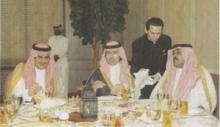 السامر مع الأمير سلطان بن فهد في حفل العشاء الذي اقيم بمناسبة توزيع جوائز الرياضية