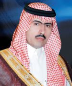 بعد صلاة المغرب الأمير عبد العزيز بن سعود يستقبل المهنئين بعيد الأضحى المبارك